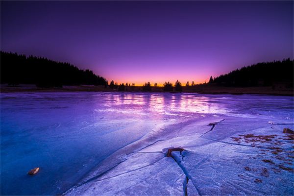 梦见湖面结冰