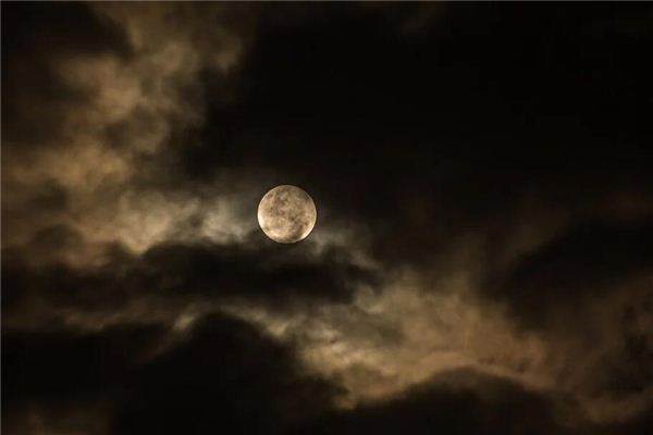 梦见月亮被云遮住