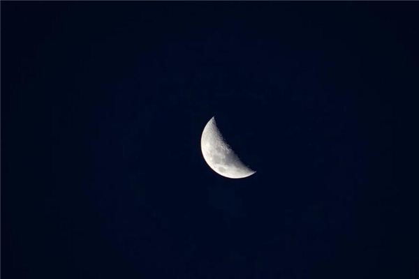梦见弧形月亮