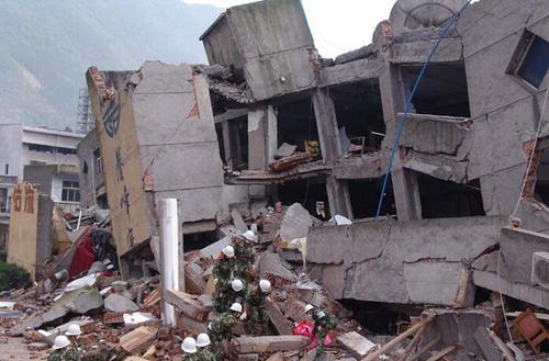 梦见地震后房子塌了