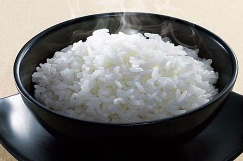 梦见很多煮熟的大米饭