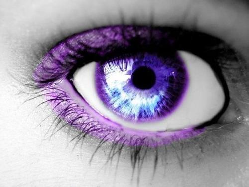 梦见紫色眼睛