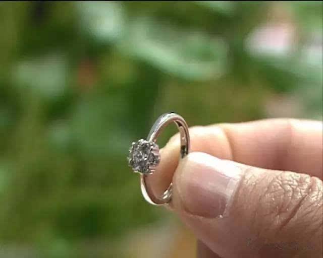 梦见捡到钻石戒指