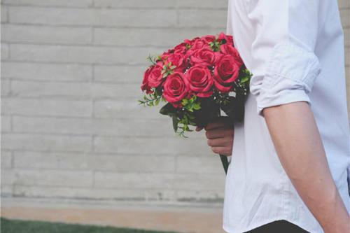 梦见被男朋友求婚送花